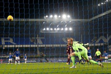 James Rodríguez abrió el marcador en el empate 1-1 entre Everton y Leicester con un remate de media distancia con su pierna derecha.