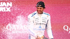 La alegría de Carlos Sainz celebrando su podio en Bakú