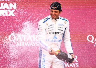 Formula One F1 - Azerbaijan Grand Prix - Baku City Circuit, Baku, Azerbaijan - September 21, 2025 Williams' Carlos Sainz Jr. celebrates on the podium after finishing third in the Azerbaijan Grand Prix REUTERS/Lisi Niesner