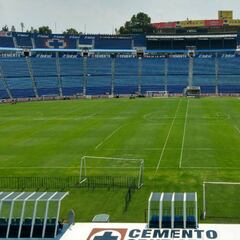 Cancha del estadio Azul aún tiene césped; ¡las redes mintieron!