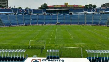 Cancha del estadio Azul aún tiene césped; ¡las redes mintieron!