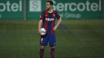 Pjanic, antes de lanzar el penalti en Cornellà.