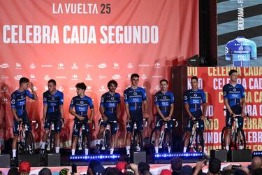 El conjunto del Groupama-FDJ durante la presentación de La Vuelta en Turín.
