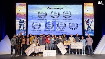 Foto de familia de los premiados en el festival de cine de esqu&iacute; y snowboard Skimetraje en el escenario del Palacio Baluarte (Pamplona), del s&aacute;bado 5 de noviembre del 2022. 