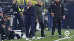 José Alberto, entrenador del Racing, y Miguel Álvarez, del Villarreal B, en La Cerámica.