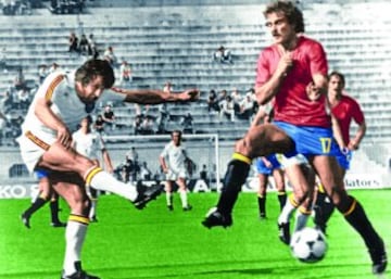 Ya en la Eurocopa, España se tuvo que enfrentar a Bélgica, Inglaterra y los infitriones, Italia.  Los belgas dieron la campanada y se clasificaron para la final.
Ante los belgas, España jugó mal y no mereció ganar. España estaba rota físicamente y acabó perdiendo 2-1.