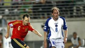 <b>INIESTA, NOTABLE. </b> Iniesta tiró del equipo cuando costaba meter el cuchillo en la defensa bosnia. Sus acciones, el desborde de Capel y el ansia de Villa por el gol llevaron a España al triunfo. El miércoles (22:00 horas, La 1), cita contra Armenia en Albacete.