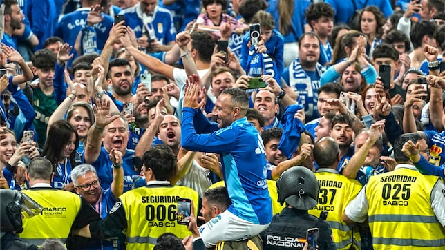 Santi Cazorla confirma que sigue un año más en el Oviedo