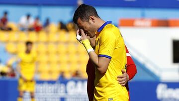 David Navarro se marcha lesionado.