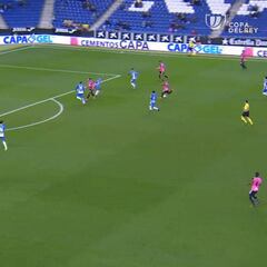 El golazo del hondureño Bryan Acosta ante un ex del Madrid