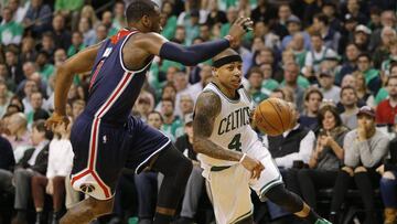 MCX01. BOSTON (EE.UU.), 15/05/2017.- Isaiah Thomas (d) de Boston Celtics avanza junto a John Wall (i) de Washington Wizards hoy, lunes 15 de mayo de 2017, durante un juego entre Washington Wizards y Boston Celtics de la NBA, que se disputa en el TD Garden en Boston, Massachusetts (Estados Unidos). EFE/CJ GUNTHER