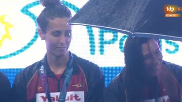 Indignante: vean lo que sucedi¨® en el podio mientras Espa?a recib¨ªa la medalla de plata