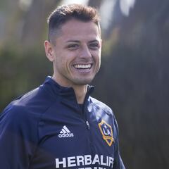 Entorno de “Chicharito” y directiva de Chivas se reúnen esta semana