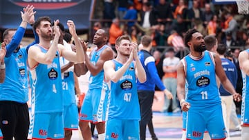 A CORUÑA, 16/03/25.- Los jugadores del Río Breogan celebran su victoria en el encuentro que disputaron contra el Básquet Coruña, correspondiente a jornada 19 de la Liga Endesa, en el Coliseum de A Coruña este domingo. EFE/Cabalar