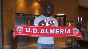 El Almería confirma el fichaje del camerunés M'Bami