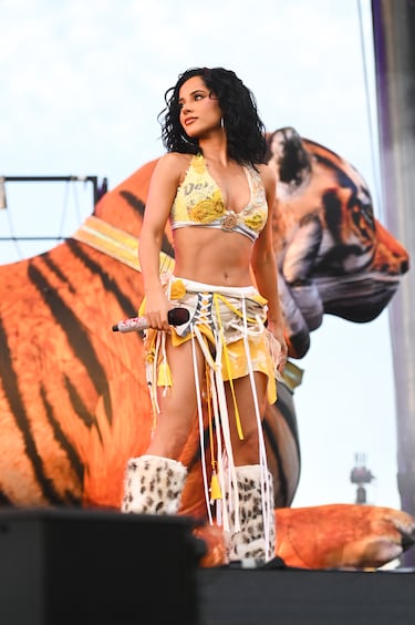 Becky G, cantante, compositora y actriz estadounidense, durante el Festival de Música y Artes del Valle de Coachella 2025 en el Empire Polo Club el 11 de abril de 2025 en Indio, California.