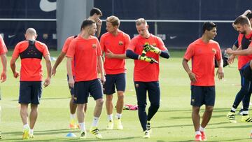 La plantilla del Barcelona durante un entrenamiento.