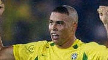 <b>MARCÓ OCHO GOLES EN EL MUNDIAL.</b> El delantero brasileño del Real Madrid Ronaldo Nazario Da Lima es un firme candidato para alzarse con uno de los premios Laureus del Deporte Mundial 2003 tras ser el máximo goleador del Mundial de Corea y Japón 2002, con ocho tantos.