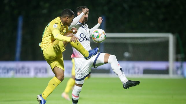 Bucaramanga vence a Fortaleza y sigue en la pelea