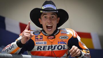 Marc M&aacute;rquez celebra su victoria en el podio de Austin.