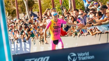 El belga Martin Van Rie cruzando la línea de meta.