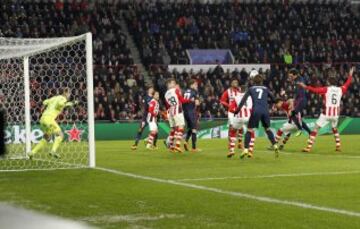 Secuencia del gol anulado a Godín