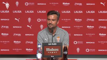 16-08-24. RUBÉN ALBÉS, ENTRENADOR DEL SPORTING, EN LA PRIMERA RUEDA DE PRENSA DE LA TEMPORADA PREVIA A UN PARTIDO OFICIAL.