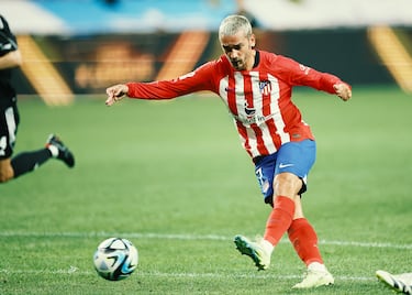 Lanzamiento del '7' del Atlético de Madrid durante el encuentro amistoso frente a Team K-League.