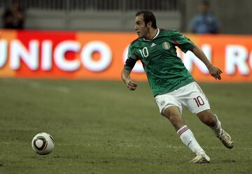 El jugador participó en tres Mundiales (1998, 2002 y 2010). Es el tercer máximo goleador de la historia de la selección mexicana con 38 goles en 119 partidos.