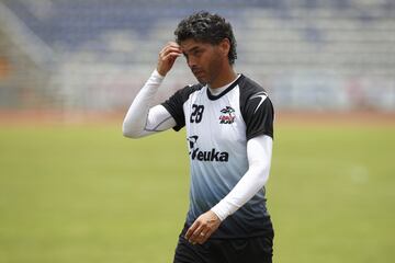 Después de salir del equipo de sus amores (Morelia), Carlos se enfila a la recta final de su trayectoria.