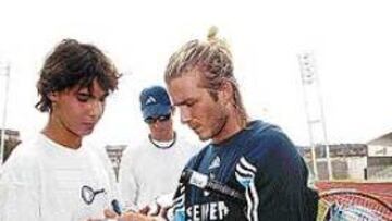 <b>INTERCAMBIO.</B> Nadal y Beckham, Raúl y Ferrero y El Aynaoui y Zidane intercambiaron prendas.