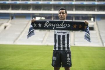 Su incorporación era necesaria en Rayados, ya que para la lateral por derecha fue habilitado Ayoví, ante la baja de juego de Edgar Castillo. Fue titular indiscutible y capitán con Pumas en el Apertura 2016.