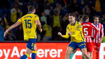 19/04/25
PARTIDO DE PRIMERA DIVISION
UD LAS PALMAS - ATLETICO DE MADRID
CELEBRACION DEL GOL MCKENNA - MIKA MARMOL