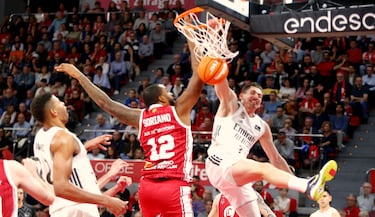 El Madrid se estrena fuera de casa con 8 tapones de Tavares