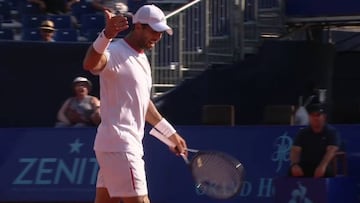 Verdasco no aguantó y descargó su ira con la cancha de arcilla