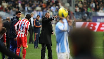 Simeone, durante su primer partido como entrenador del Atlético ante el Málaga.