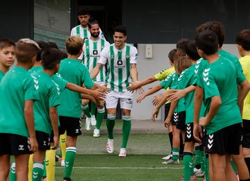 Chadi Riad, Isco y Marc Bartra.