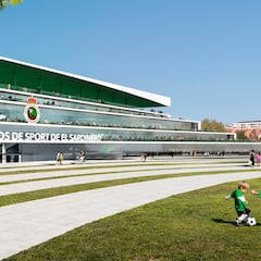 El Racing presenta su gran reforma del estadio con la ausencia de Gema Igual