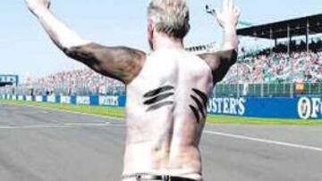 <b>EL GRACIOSO DE TURNO.</b> Bob McKenzie se 'despelotó' con la colaboración de McLaren e hizo de reir a los suyos. es el nuevo mago del humor del autpmovilismo.
