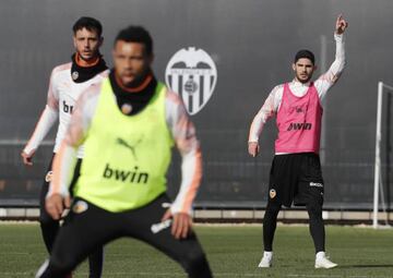 Gonçalo Guedes training with Valencia.