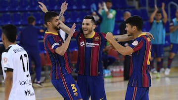 Dyego, Daniel y Matheus celebran un gol del Barça ante Osasuna.
