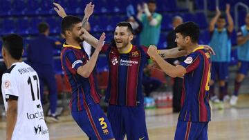 Dyego, Daniel y Matheus celebran un gol del Barça ante Osasuna.