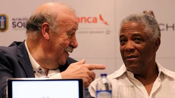 Vicente del Bosque junto a Francisco Maturana durante la rueda de prensa celebrada en Barranquilla. 