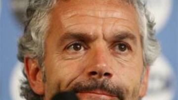Donadoni ha afirmado, en rueda de prensa, que no piensa abandonar el puesto de seleccionador azzurro