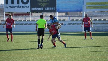 Imagen del partido de la anterior jornada entre el Benicarl&oacute; y el Acero.