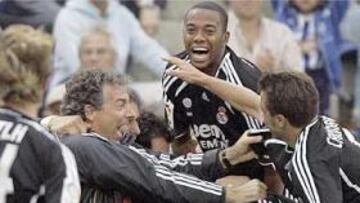 <b>LIDERATO Y RÉCORD.</B> La victoria en Huelva le permite al Real Madrid seguir como líder y entrar en la historia del club.