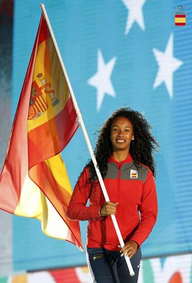 María Vicente, abanderada en los Juegos de la Juventud
