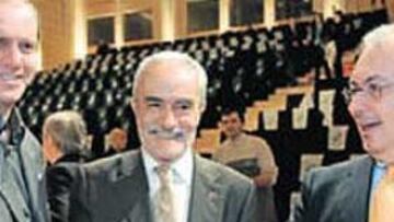 <b>FRENTE COMÚN. </b>Cristian Prudhomme (Tour de Francia), Víctor Cordero (Vuelta a España) y Angelo Zomegnan (Giro de Italia).