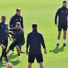 Allegri confía en recuperar a Douglas Costa para la vuelta