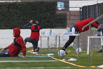 Santiago, 18 de julio 2020
Colo Colo regresa a los entrenamientos durante la cuarentena por covid 19 en las canchas alternativas del estadio monumental David Arellano

Dragomir Yankovic/Photosport